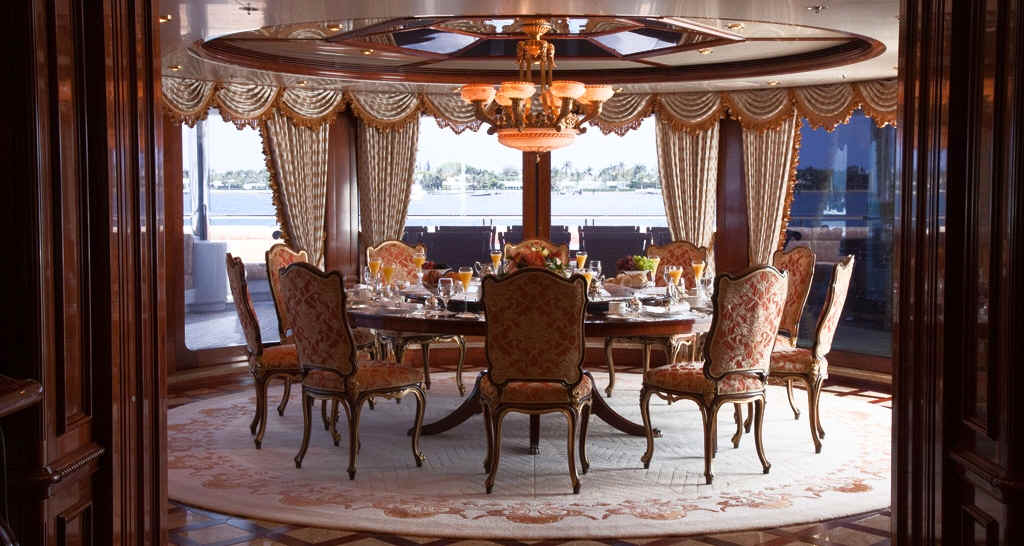 Yacht Martha Ann Dining