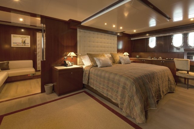 Yacht Beverley master stateroom