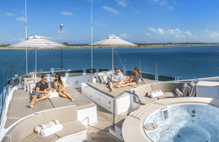 Yacht Ocean Club top deck jacuzzi