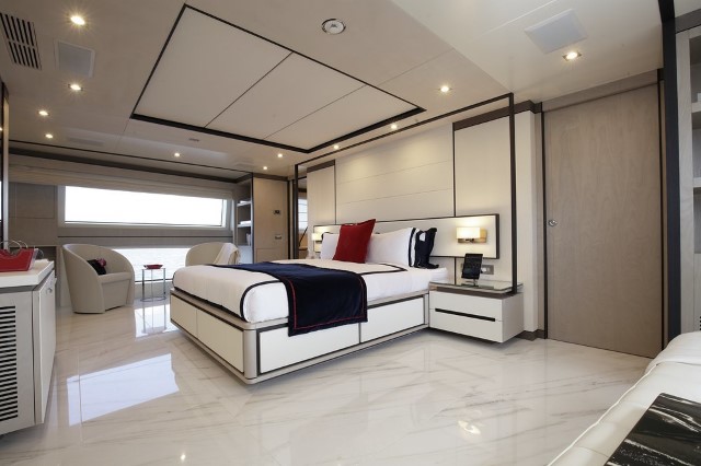 Yacht Willow master stateroom